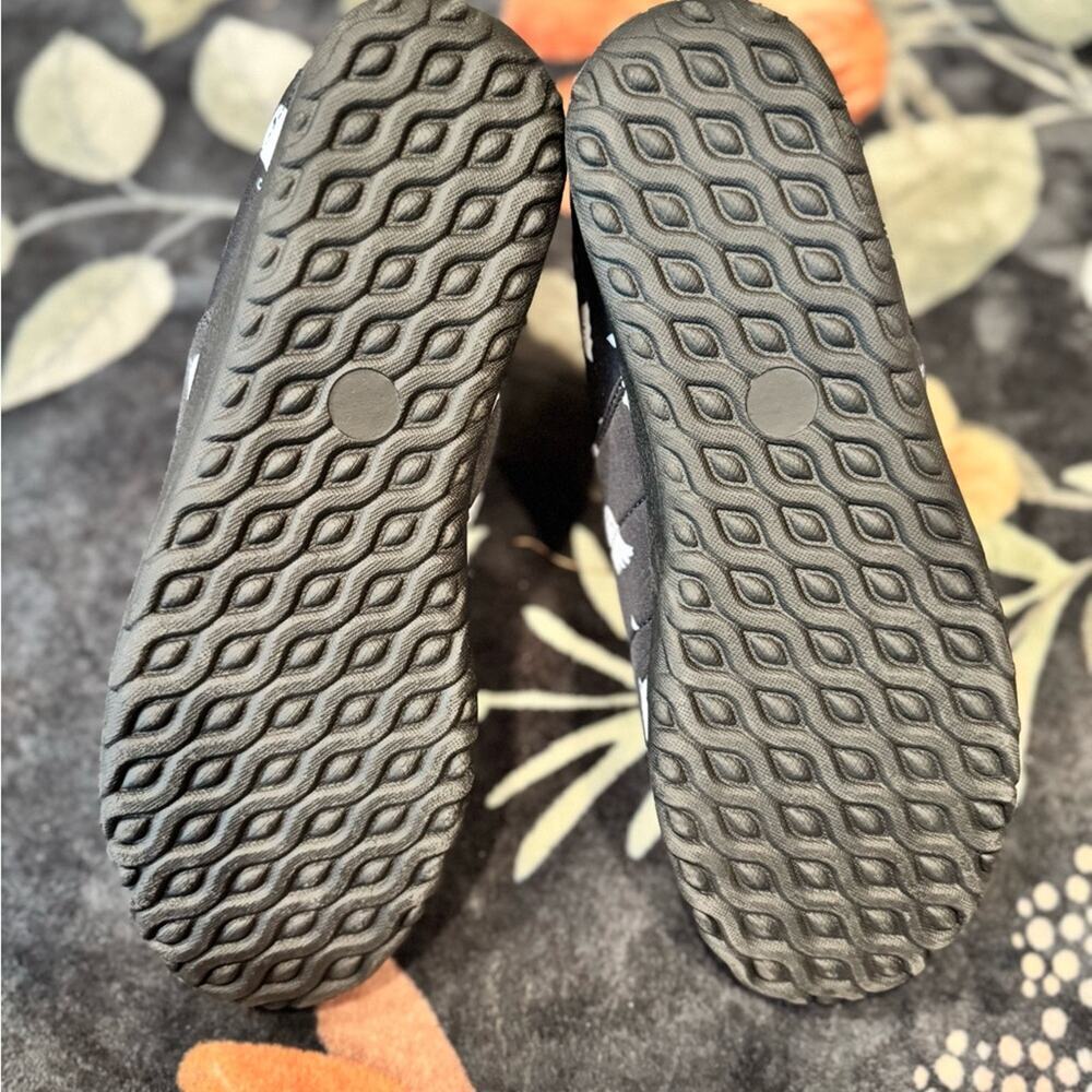 NWOT Rogue + Wolf Ghost Boots Men’s Size 12 Black Cream Halloween Cozy Slip-On - Picture 2 of 3
